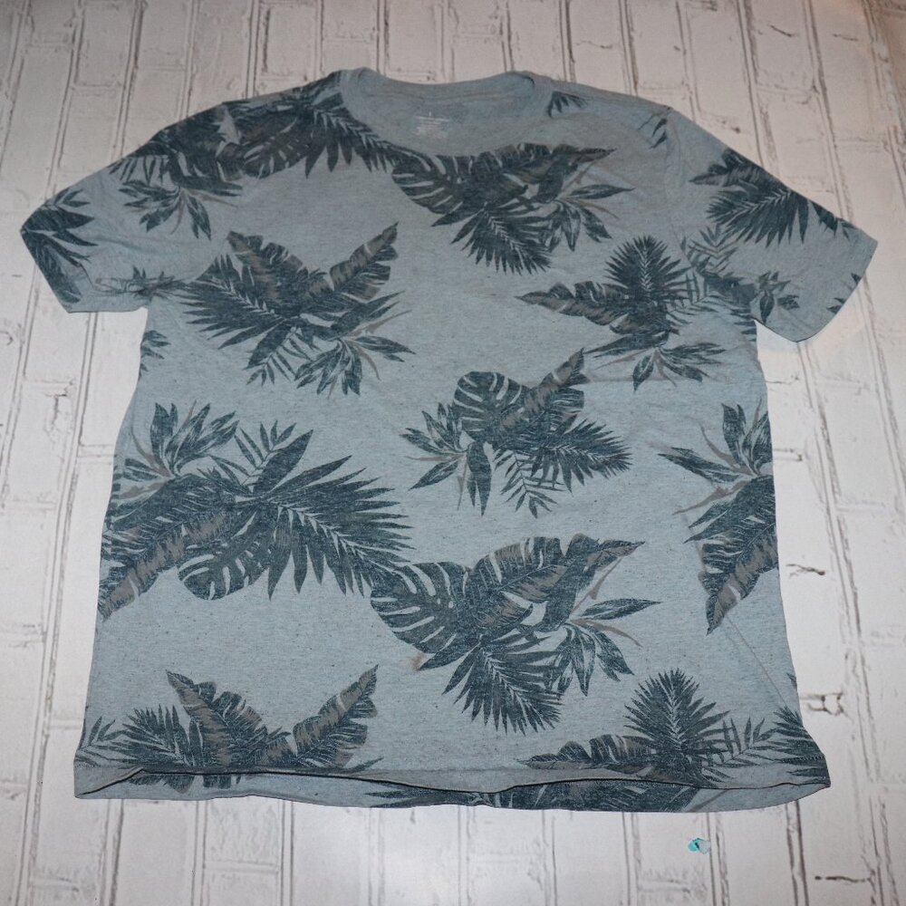 Men's gray tropical leaf t-shirt by Arizona Jeans Co Size Large